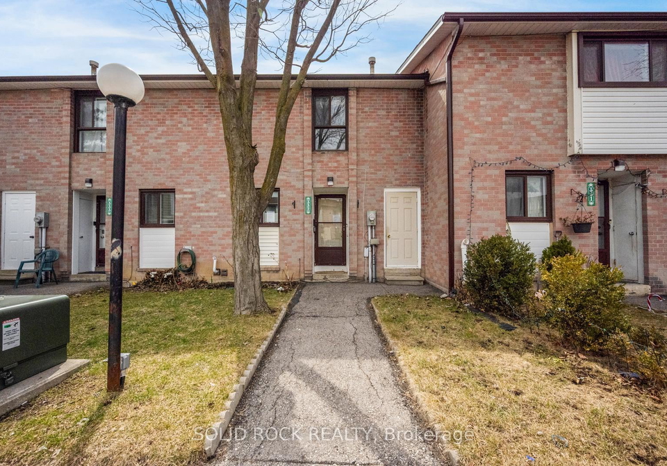 fleetwood-crescent-brampton-ontario-w13069804