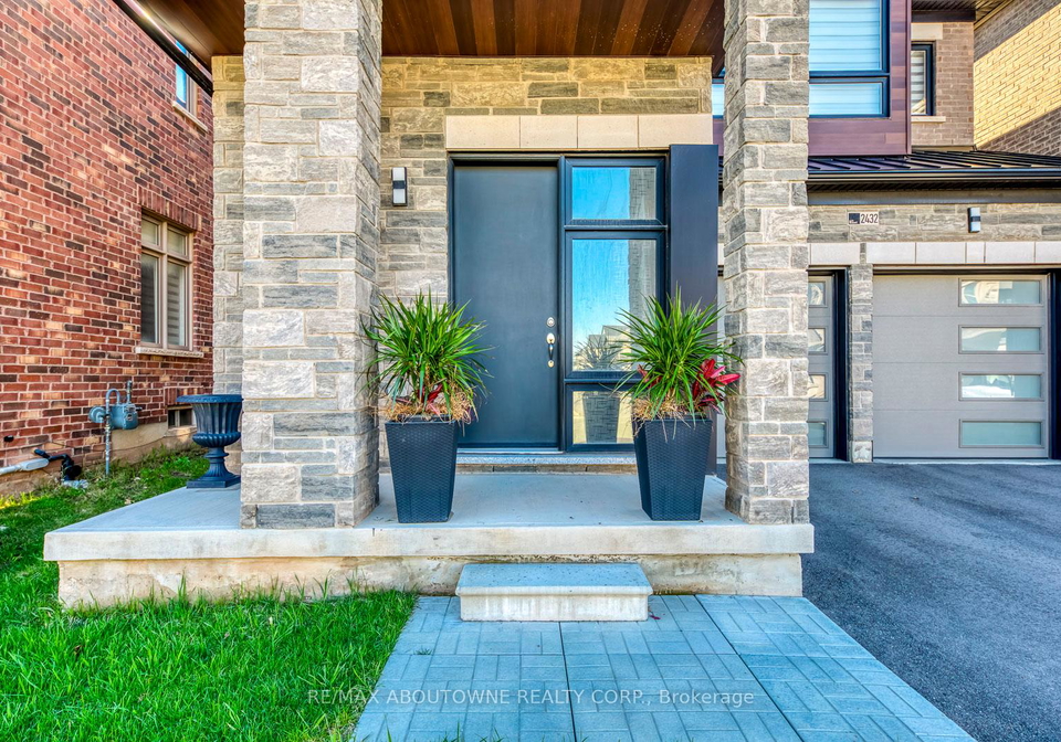 2432-edward-leaver-trail-oakville-ontario-w13069818
