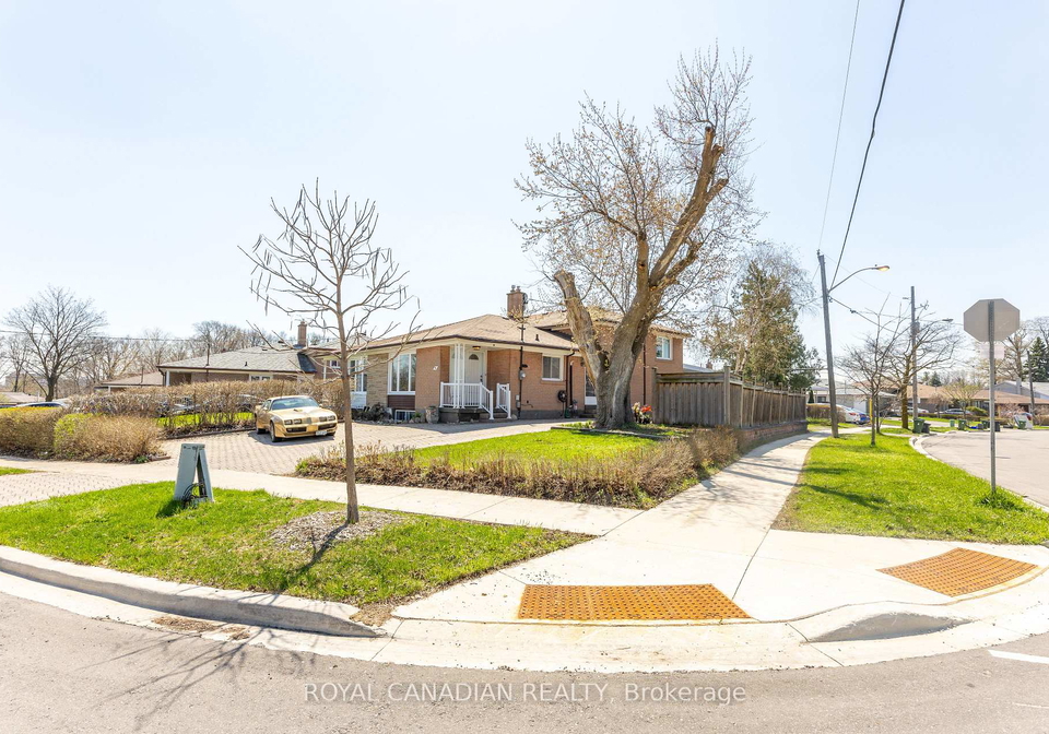 16-gambello-crescent-york-ontario-w13070358