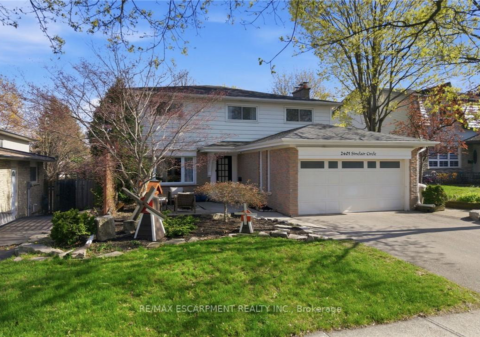 2401-sinclair-circle-burlington-ontario-w13070436