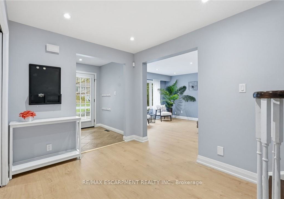 2401-sinclair-circle-burlington-ontario-w13070436