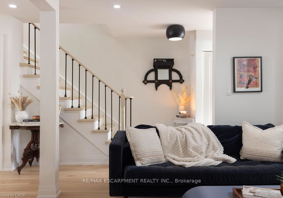 1422-ghent-avenue-e-burlington-ontario-w13070498