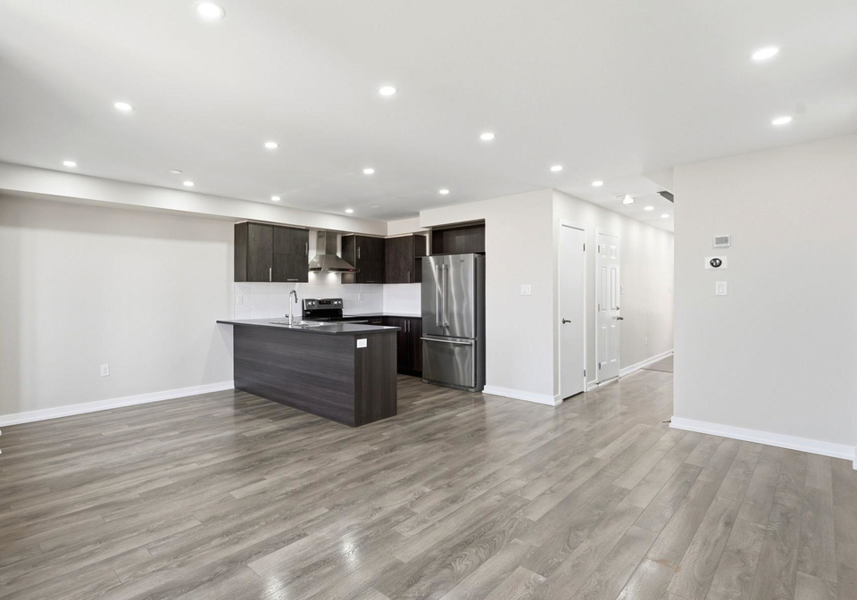 112-golden-springs-drive-brampton-ontario-w13071048