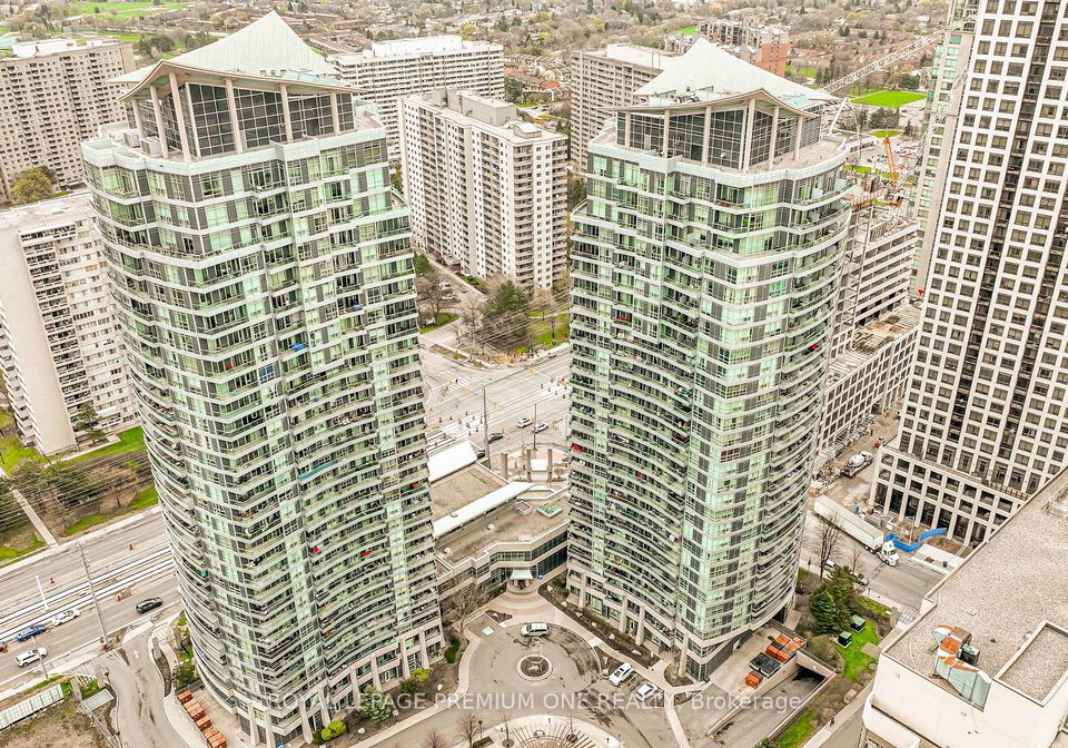 33-elm-drive-mississauga-ontario-w13071062