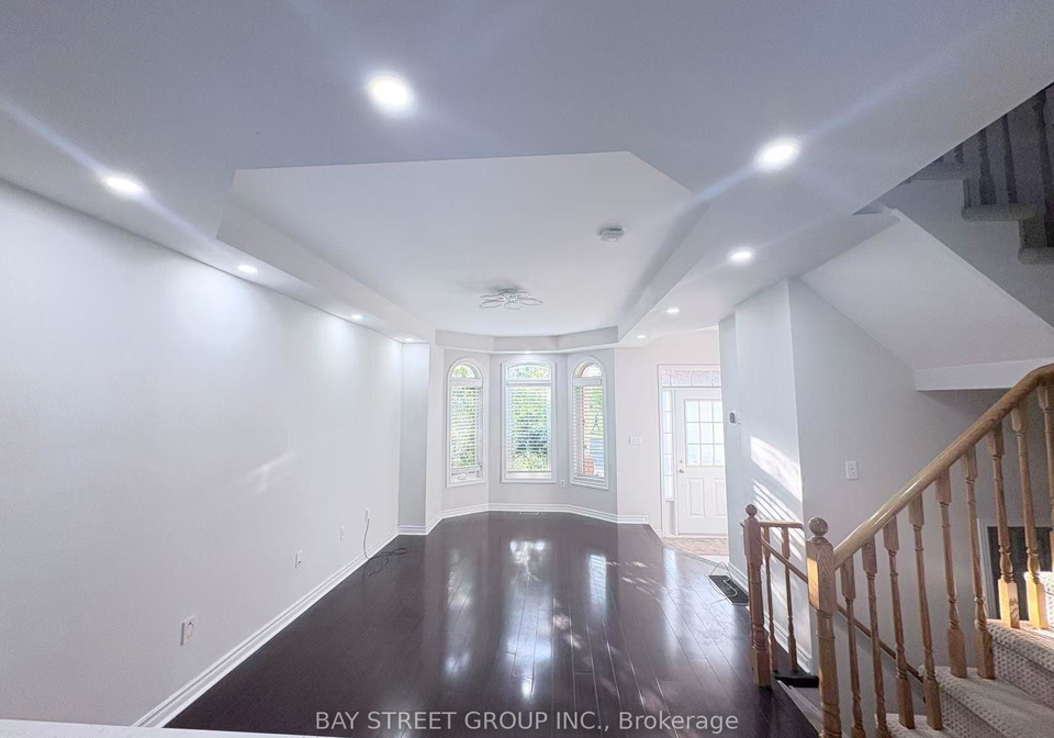 256-glenashton-drive-oakville-ontario-w13071372