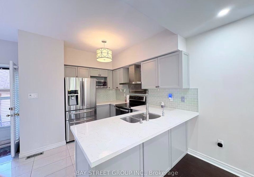 256-glenashton-drive-oakville-ontario-w13071372