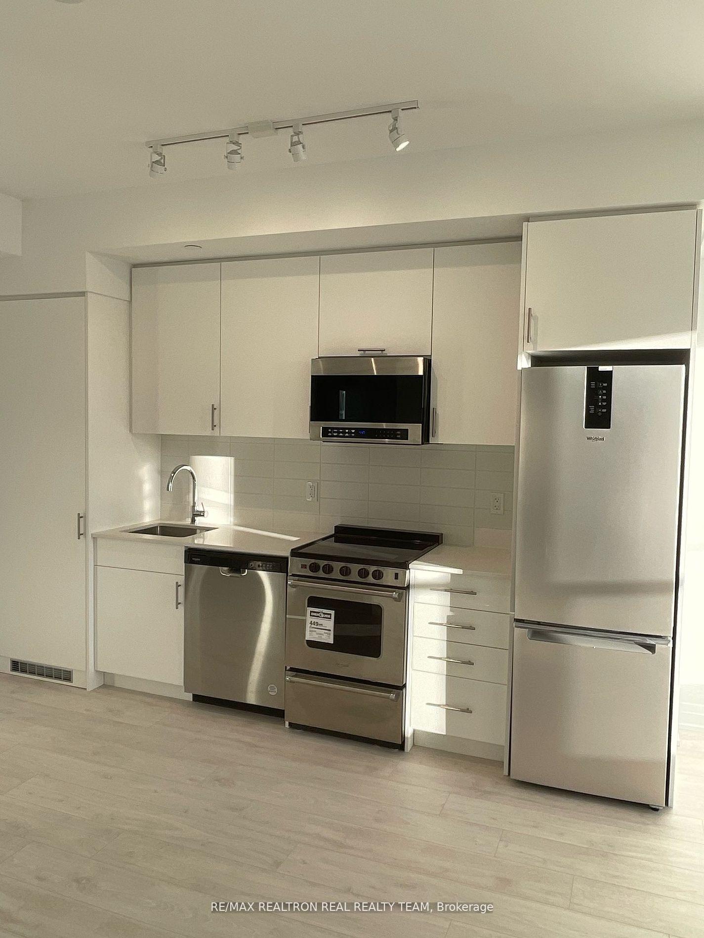 412-silver-maple-road-oakville-ontario-w13072042