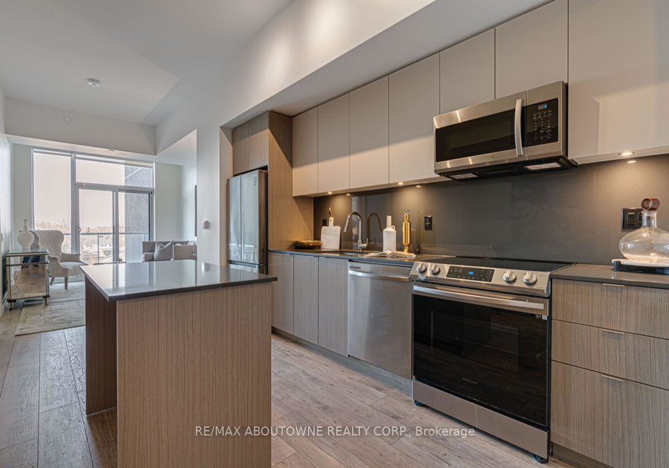 125-bronte-road-oakville-ontario-w13072210