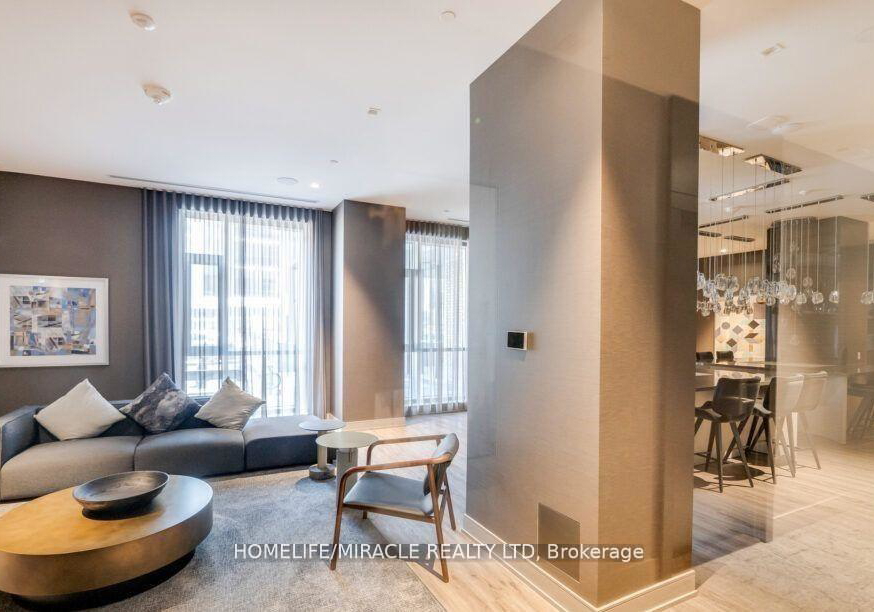 8-nahani-way-mississauga-ontario-w13072254