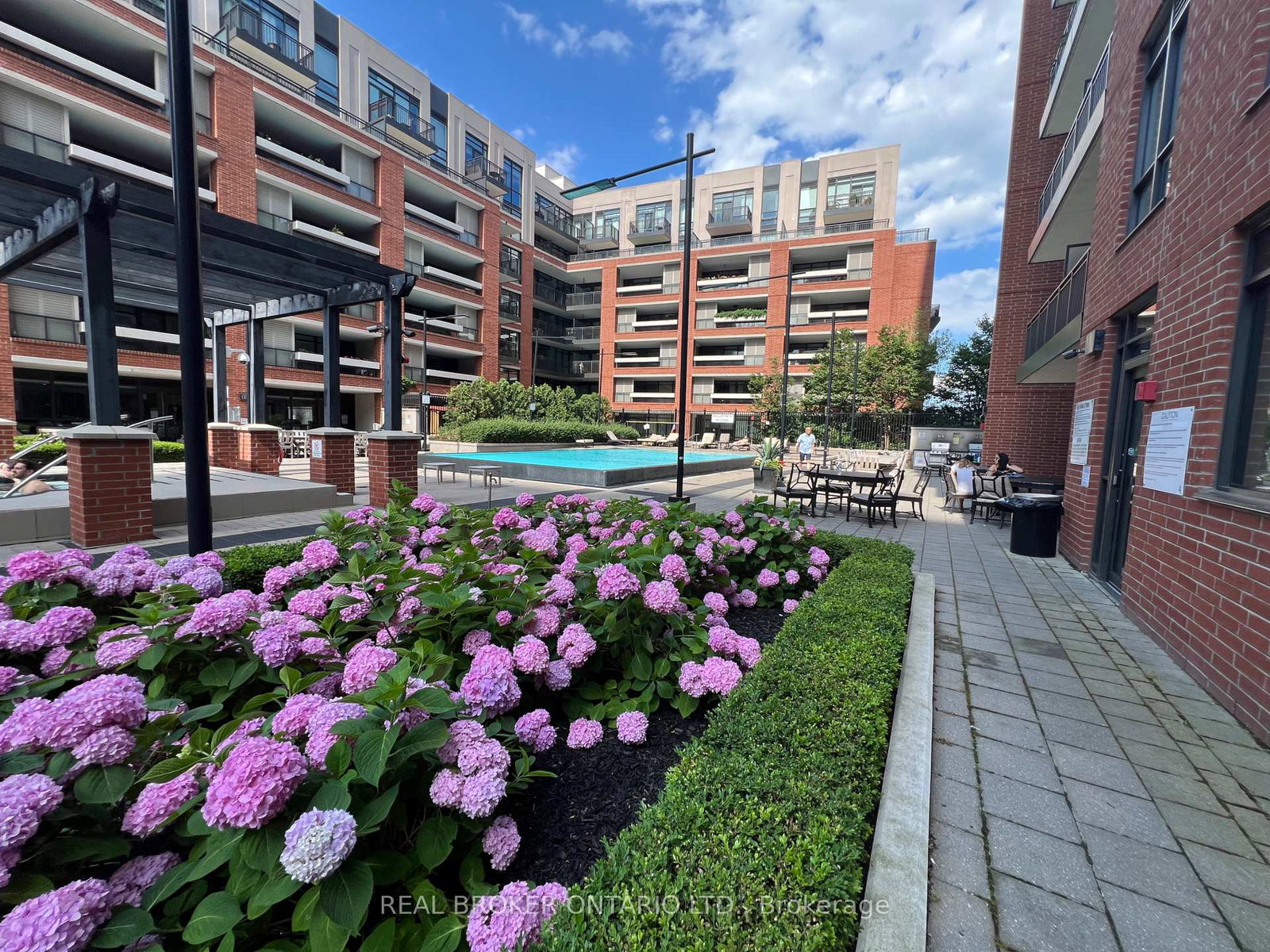 800-lawrence-avenue-w-north-york-ontario-w13072878