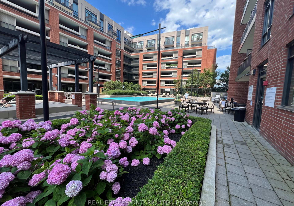 800-lawrence-avenue-w-north-york-ontario-w13072878