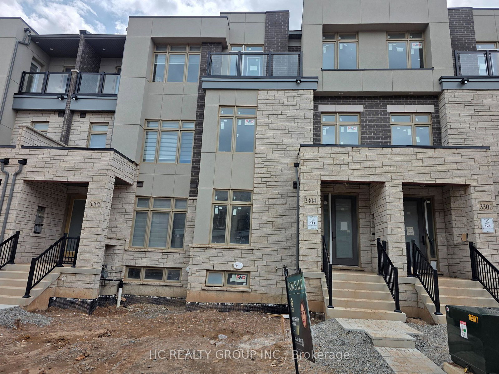 3304-taha-gardens-oakville-ontario-w13073110