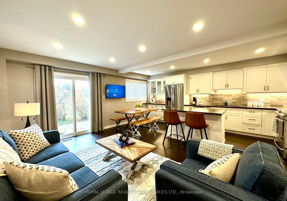 1542-lancaster-drive-oakville-ontario-w13073320
