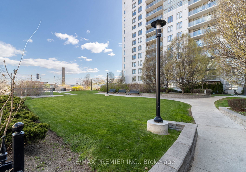 812-lansdowne-avenue-toronto-ontario-w13073730