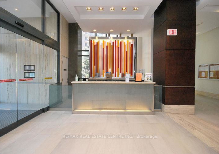 330-burnhamthorpe-road-w-mississauga-ontario-w13073874