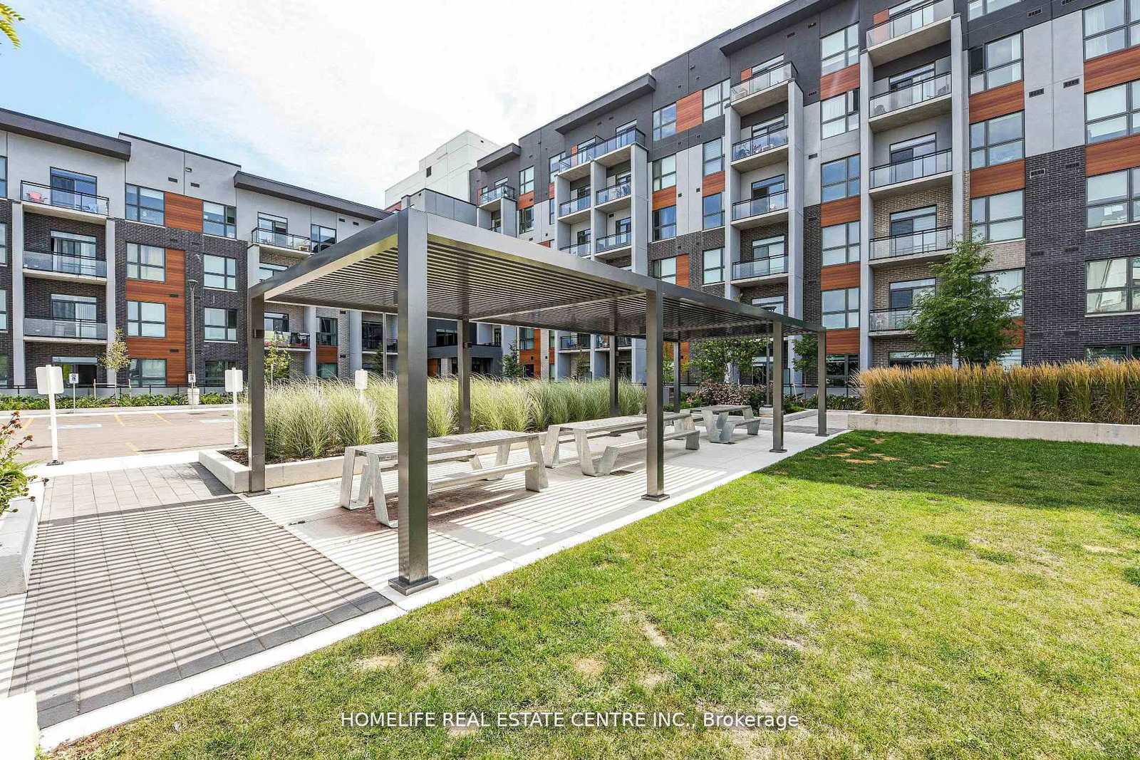 95-dundas-street-oakville-ontario-w13074392