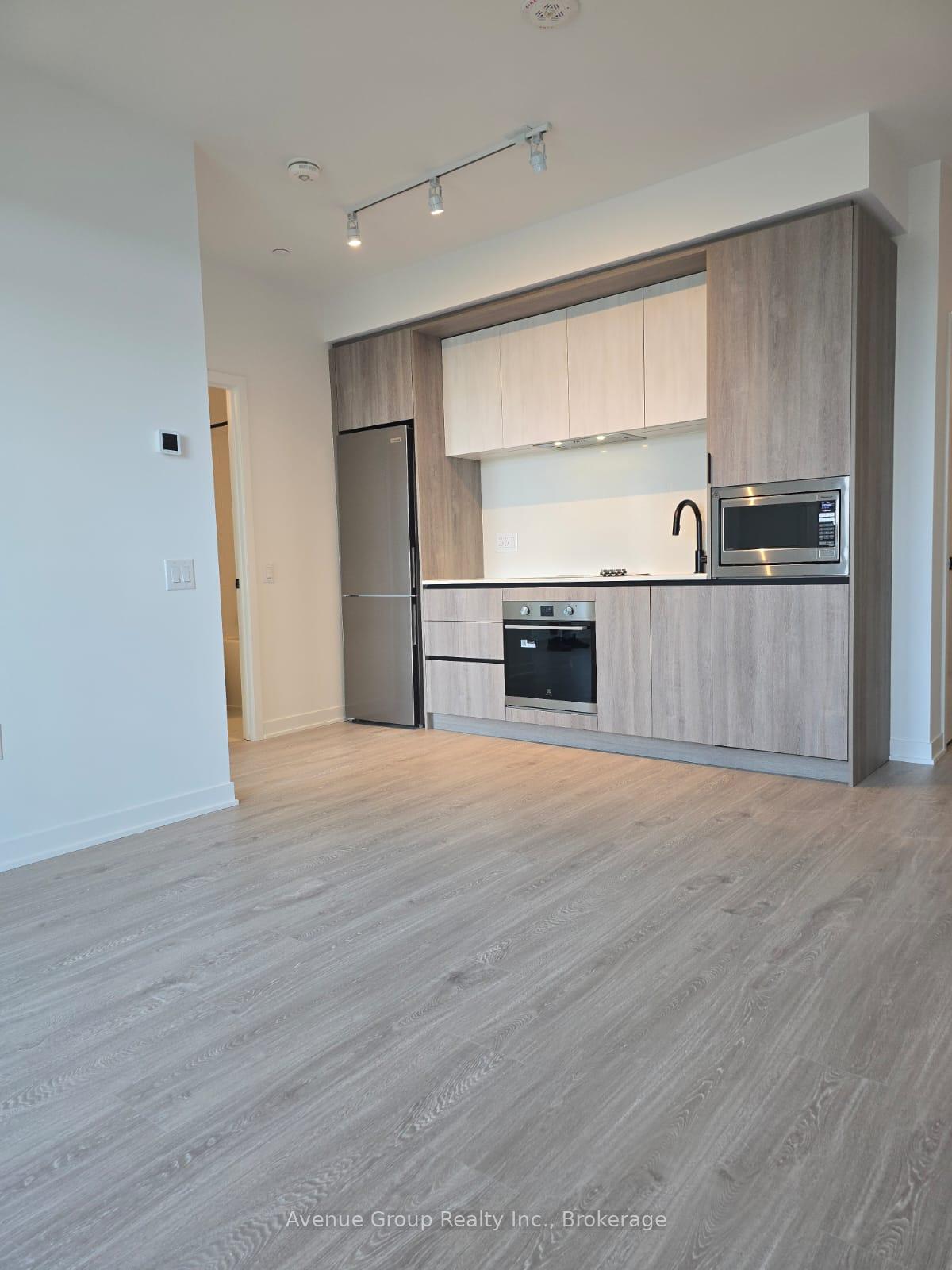 2495-eglinton-avenue-mississauga-ontario-w13074548