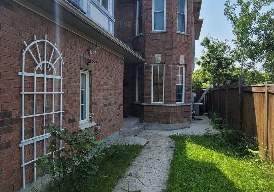 144-sandyshores-drive-w-brampton-ontario-w13074618