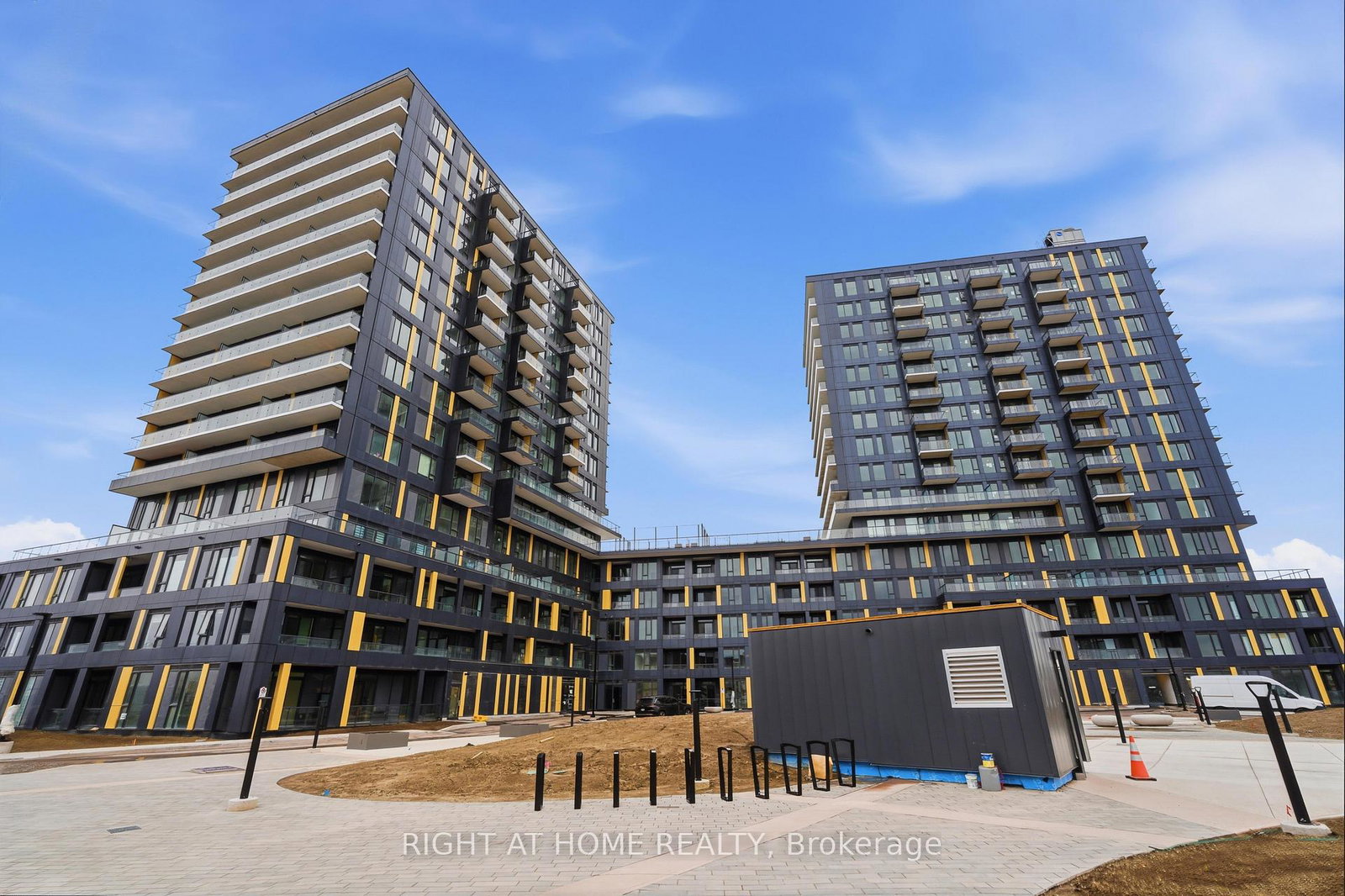 4878-powers-common-burlington-ontario-w13075150