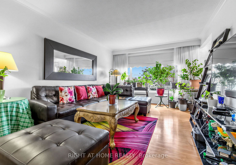 5-thwaite-avenue-york-ontario-w13075196