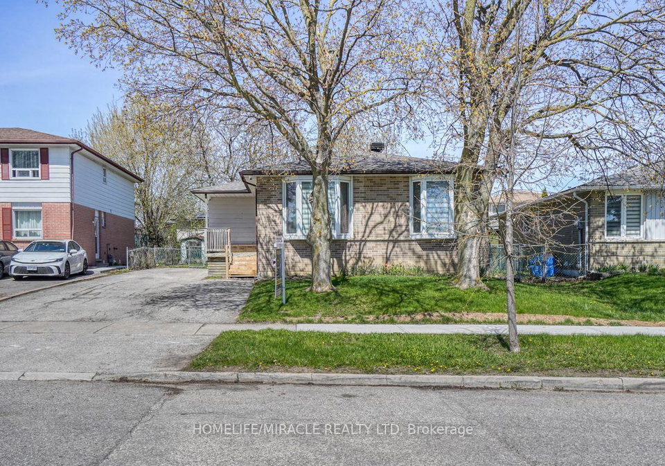 40-reigate-avenue-brampton-ontario-w13075390