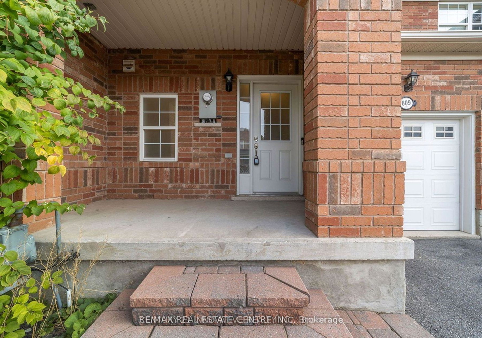 809-stark-circle-milton-ontario-w13075492