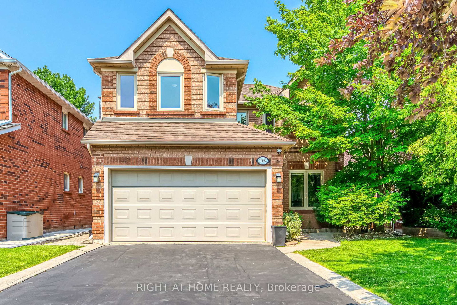 1092-old-oak-drive-oakville-ontario-w13075584