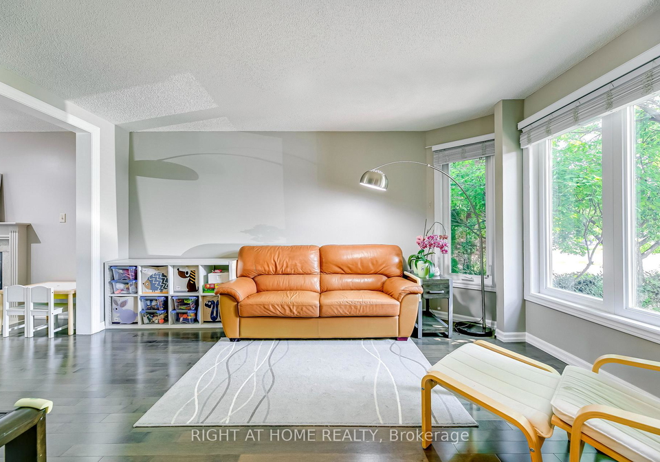 1092-old-oak-drive-oakville-ontario-w13075584