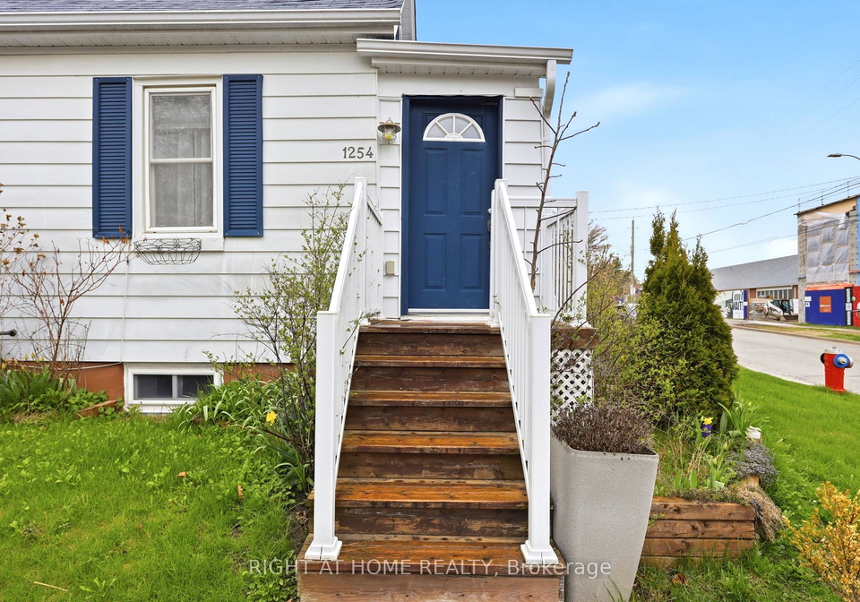 1254-meredith-avenue-mississauga-ontario-w13076098