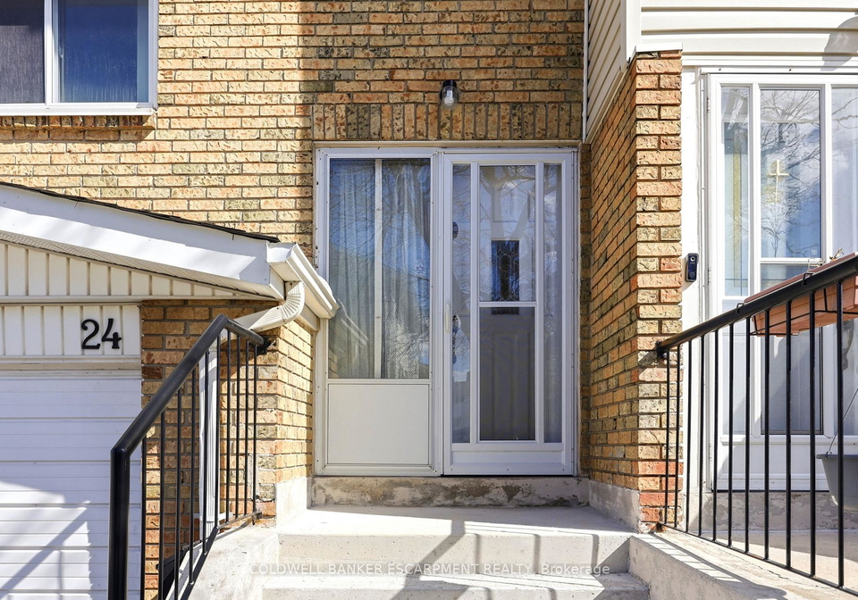 24-lincoln-court-e-brampton-ontario-w13076556