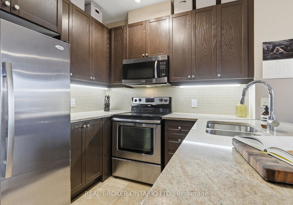 1135-royal-york-road-etobicoke-ontario-w13077200