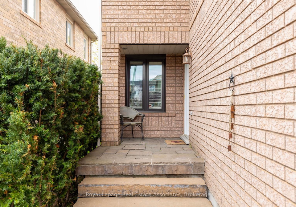 1818-bridlington-court-mississauga-ontario-w13078322