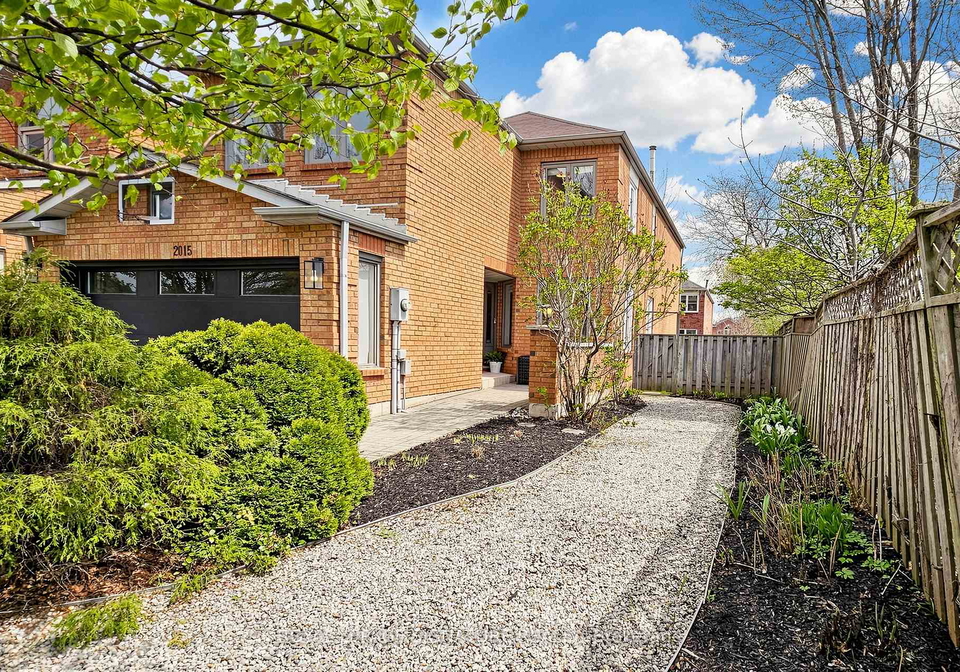 2015-brays-lane-oakville-ontario-w13078430