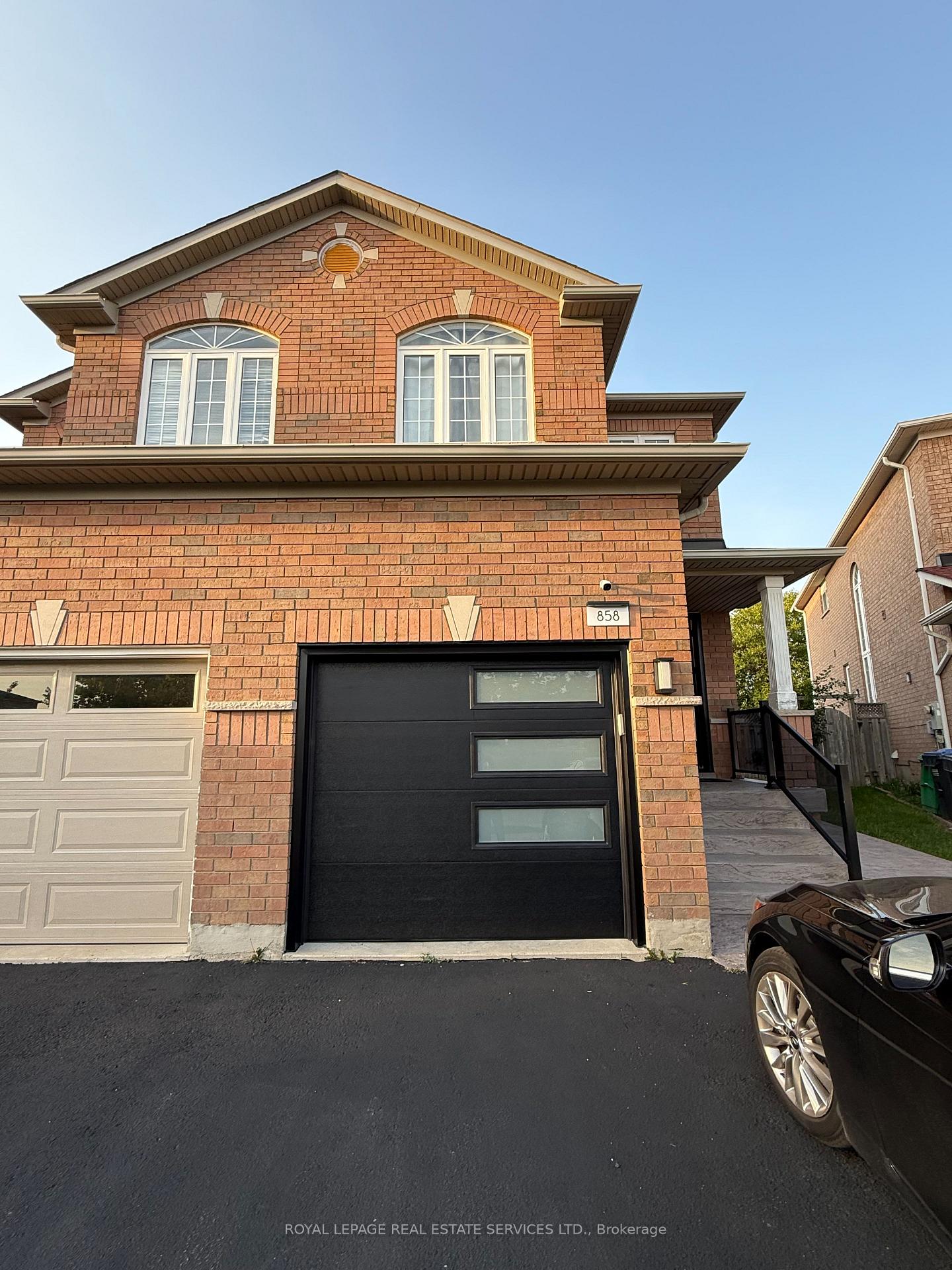 858-khan-crescent-mississauga-ontario-w13078674