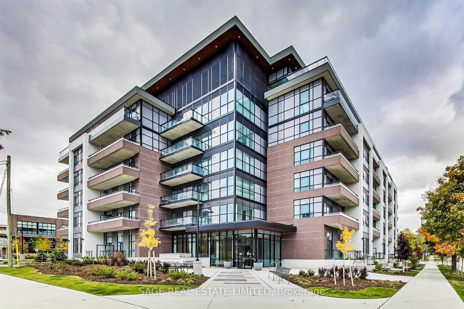 1-neighbourhood-lane-etobicoke-ontario-w13079458