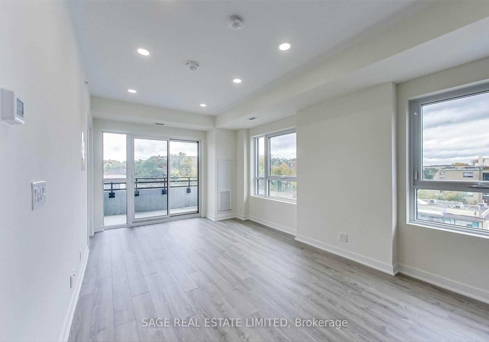 1-neighbourhood-lane-etobicoke-ontario-w13079458