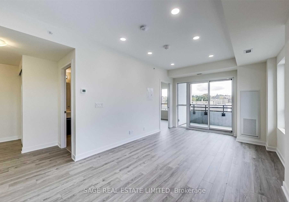 1-neighbourhood-lane-etobicoke-ontario-w13079458