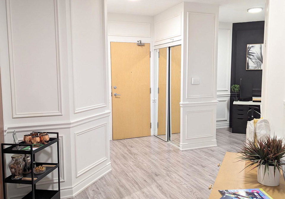 220-burnhamthorpe-road-mississauga-ontario-w13080260