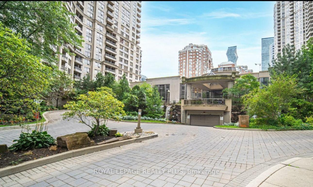 3880-duke-of-york-boulevard-mississauga-ontario-w13080450