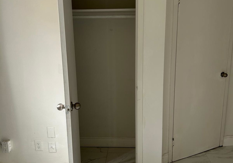 2-elm-grove-avenue-toronto-ontario-w13080500