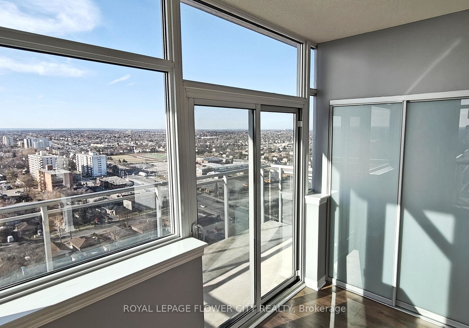 215-queen-street-brampton-ontario-w13081706