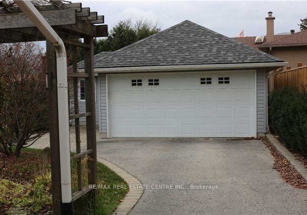 578-stonecliffe-road-oakville-ontario-w13081926