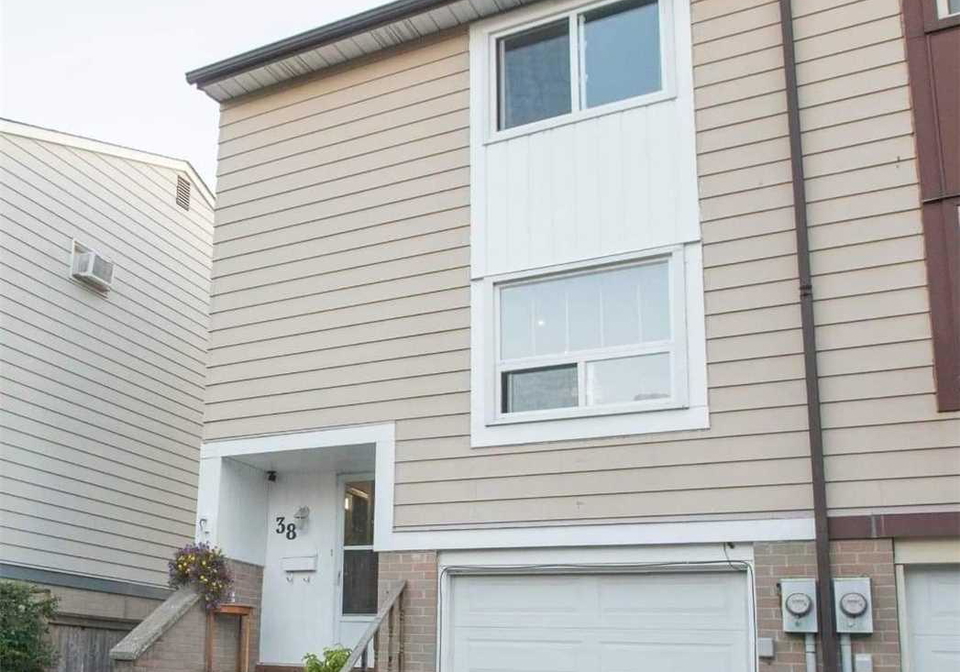38-hoskins-square-brampton-ontario-w13082026
