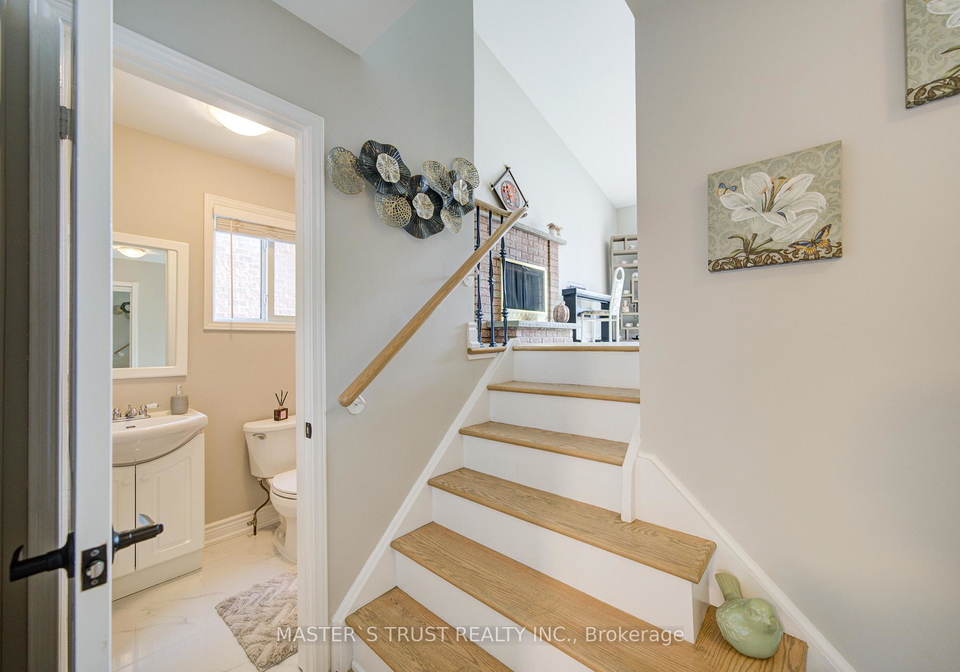 1017-lucerne-crescent-mississauga-ontario-w13082170