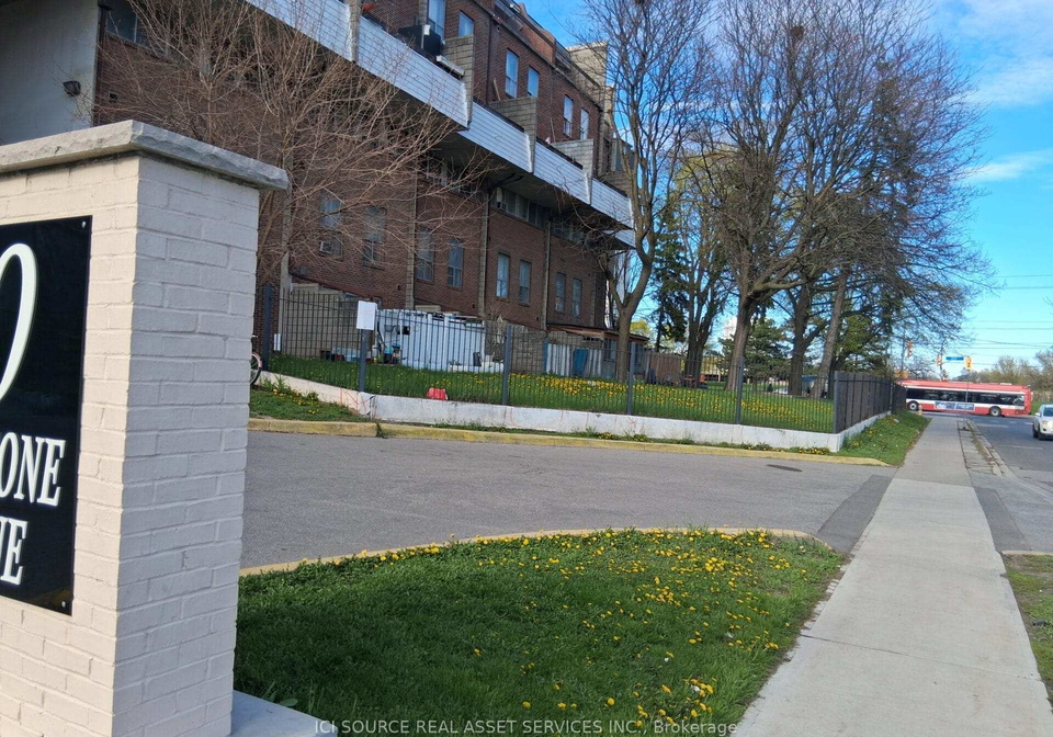 10-eddystone-avenue-york-ontario-w13082586