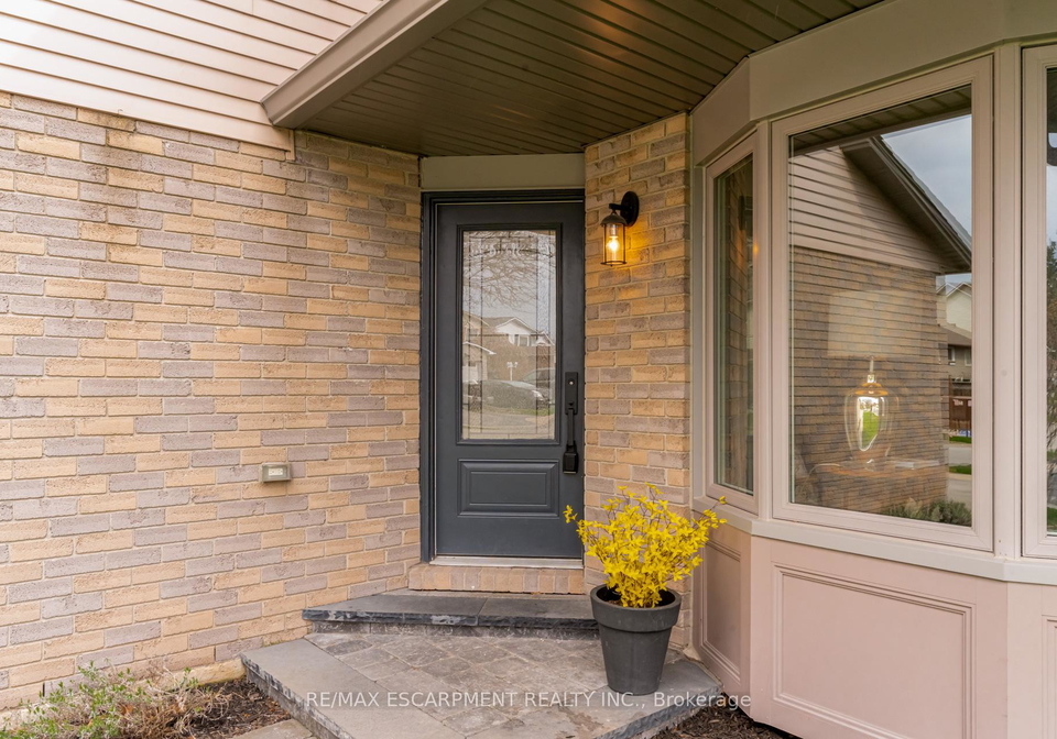 1527-riley-avenue-burlington-ontario-w13083426