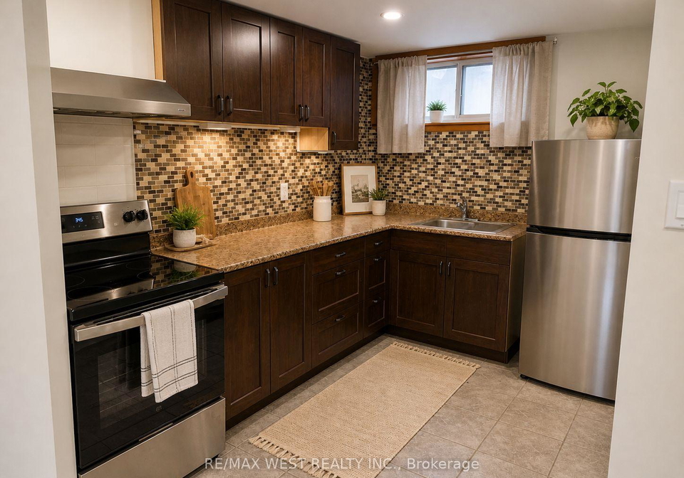 15-hamlyn-crescent-etobicoke-ontario-w13083502