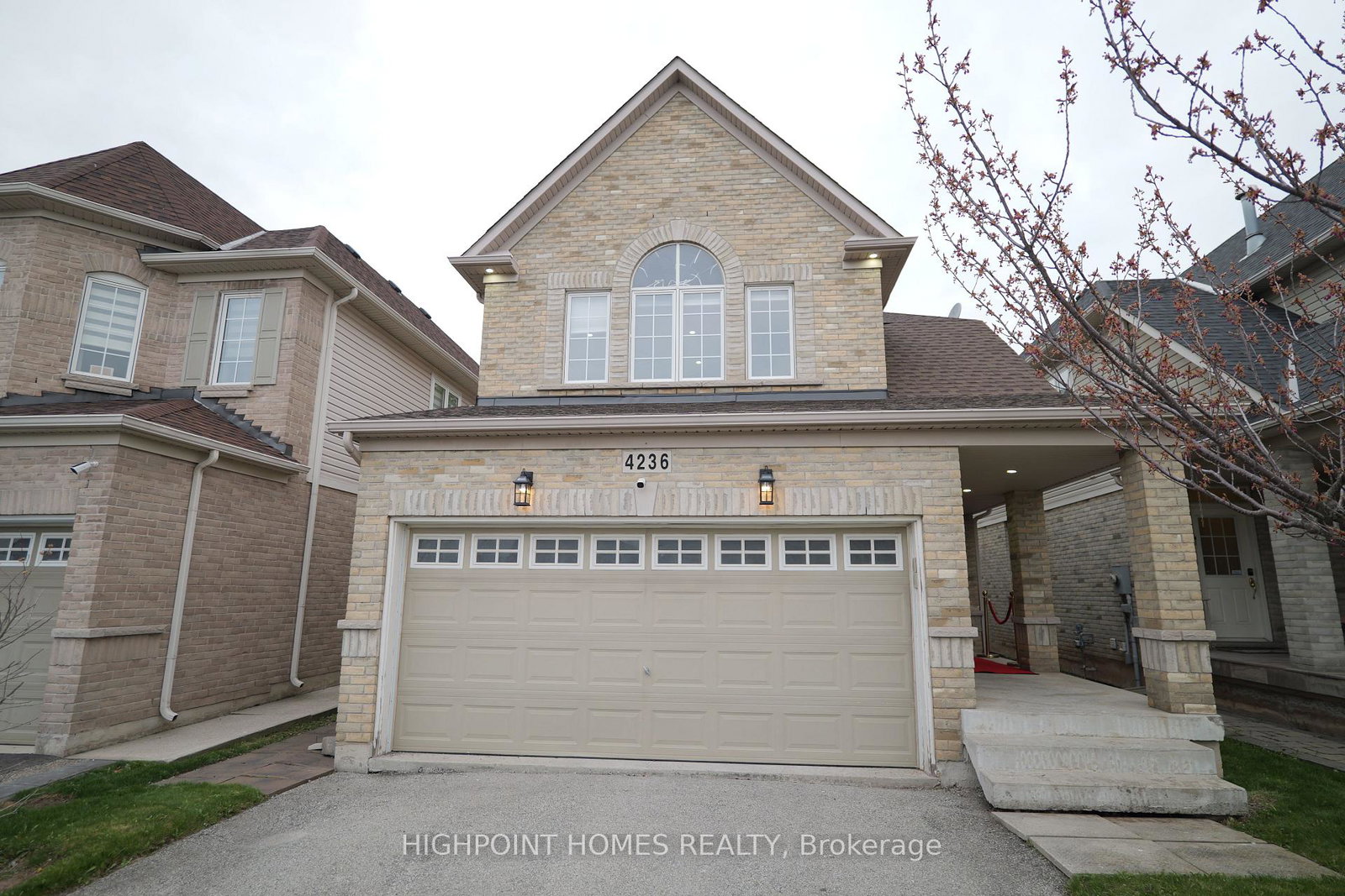 4236-saunders-crescent-burlington-ontario-w13083644