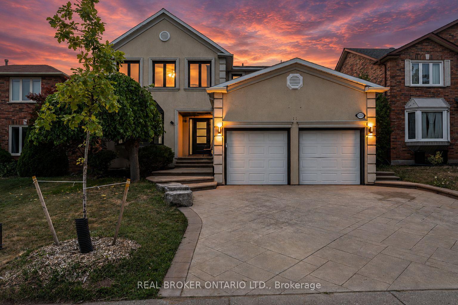 1221-creekside-drive-oakville-ontario-w13083700