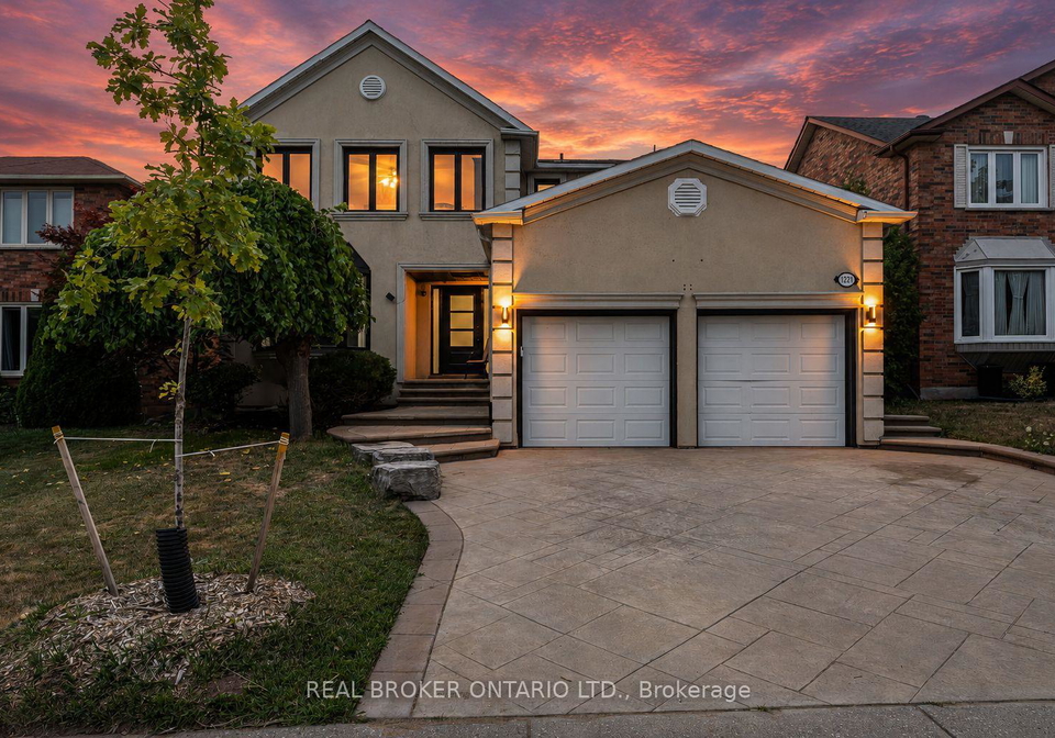 1221-creekside-drive-oakville-ontario-w13083700